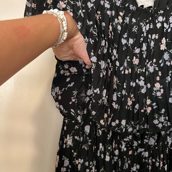 Small rip/ can’t see it when on / other than that perfect - Picture 3 of 3